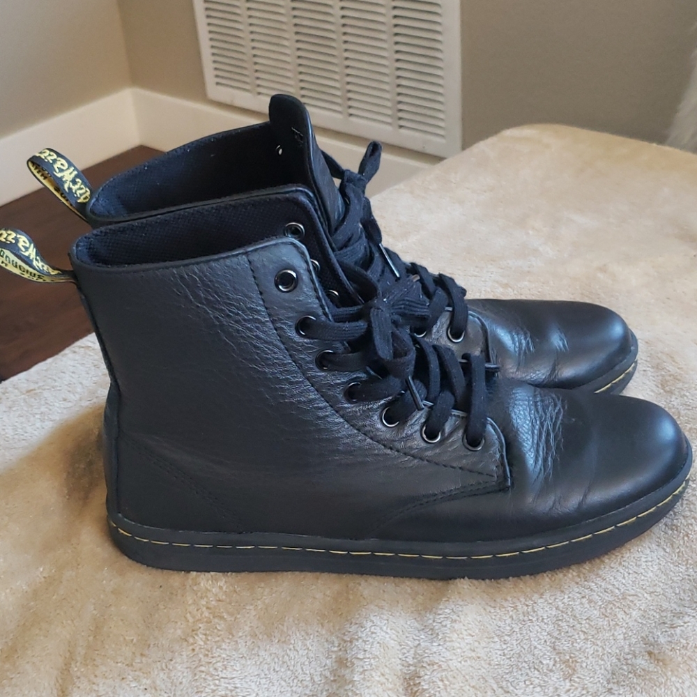 Black Boots- Dr. Martens- light weight